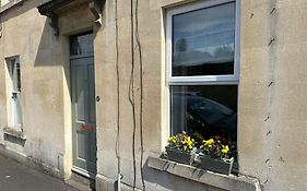 Cosy 19Th Century Two Bedroomed Home With Available Parking